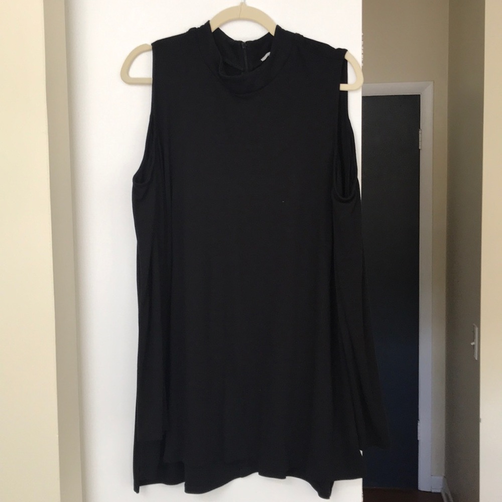 Halogen Cold Shoulder Tunic Top